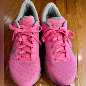 Women’s pink Nike (lightly worn)